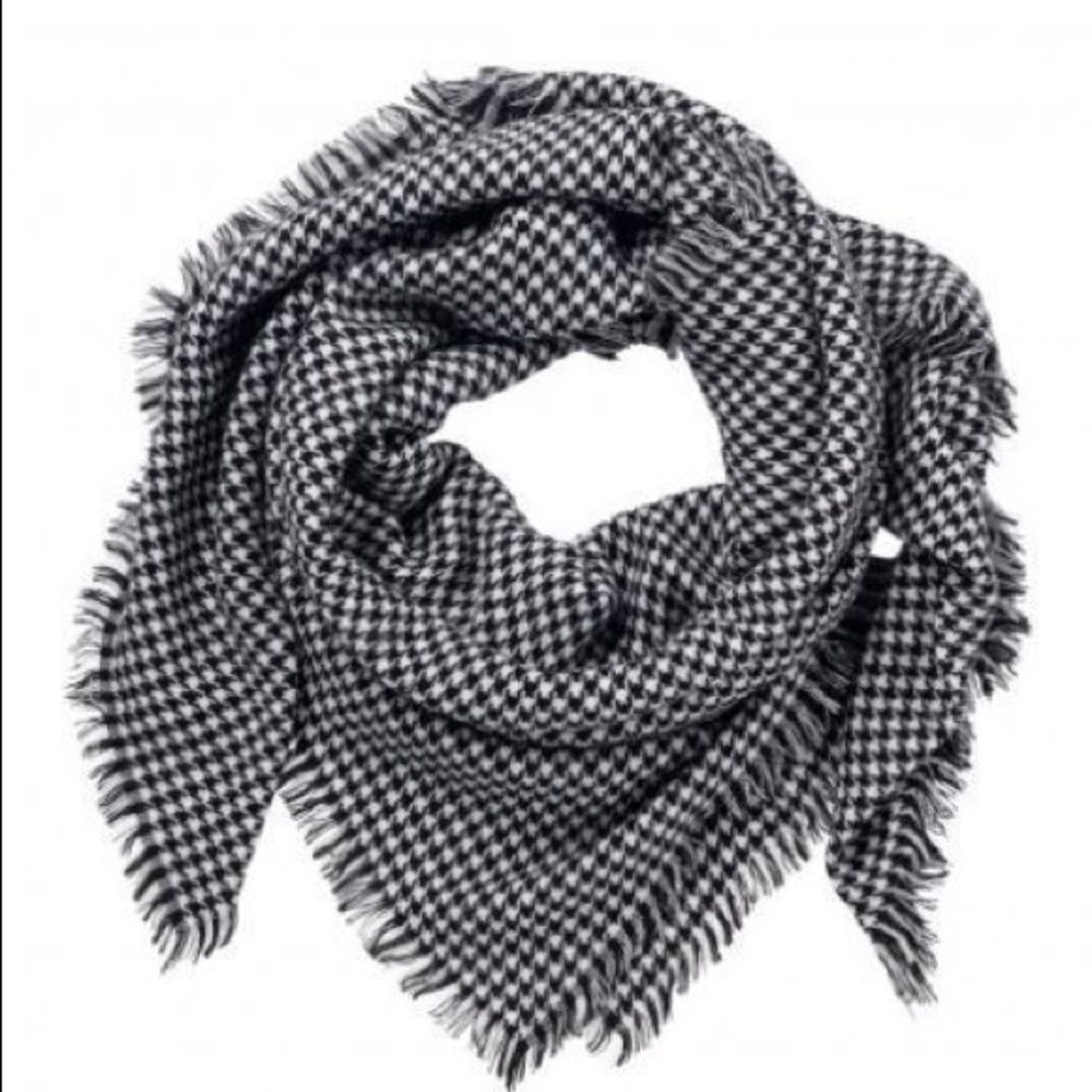 Super Soft Houndstooth Scarf